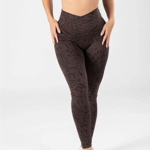 Paragon crossover sculpt seam leggings